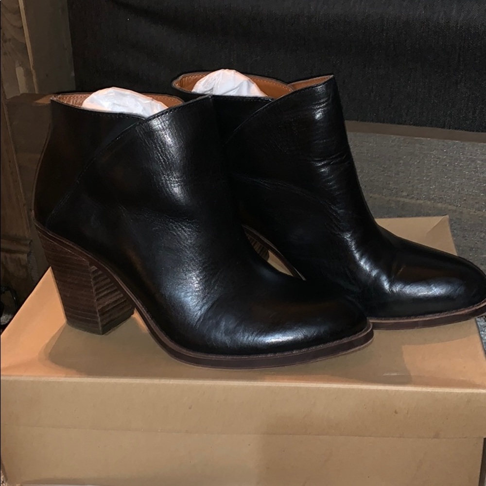 Lucky Brand Black Leather Bootie size 10 LIKE NEW